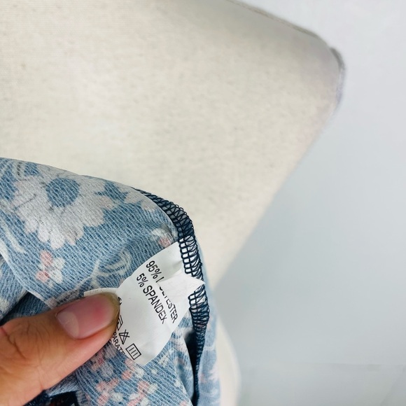 NWOT Blue Floral Long Sleeve V Neck Romper - Picture 7 of 8